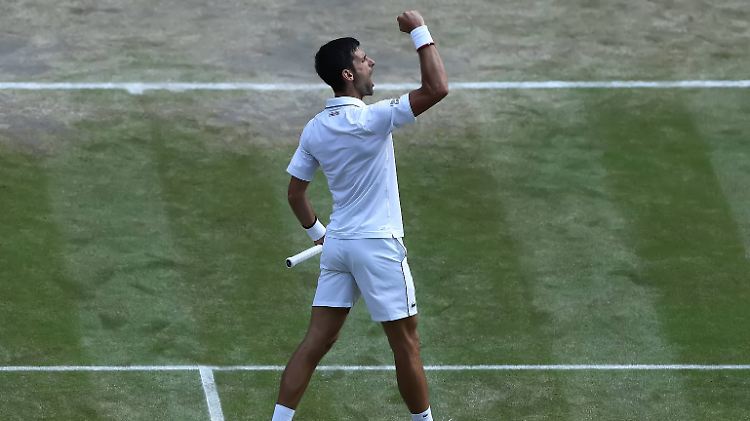 Novak Djokovic muss sich ziemlich bemühen, um ins Wimbledon-Finale vorzudringen.