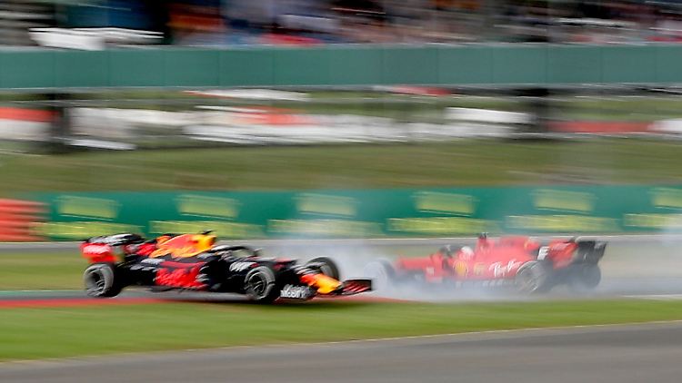 Nach einem Verbremser rauschte Sebastian Vettel in der 38. Runde ins Heck von Red-Bull-Pilot Max Verstappen. Damit war das Rennen für ihn de facto vorbei.