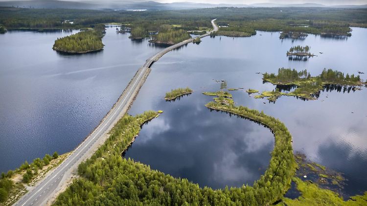 Die Region Västerbotten ist geprägt von dichten Wäldern und Wasser.