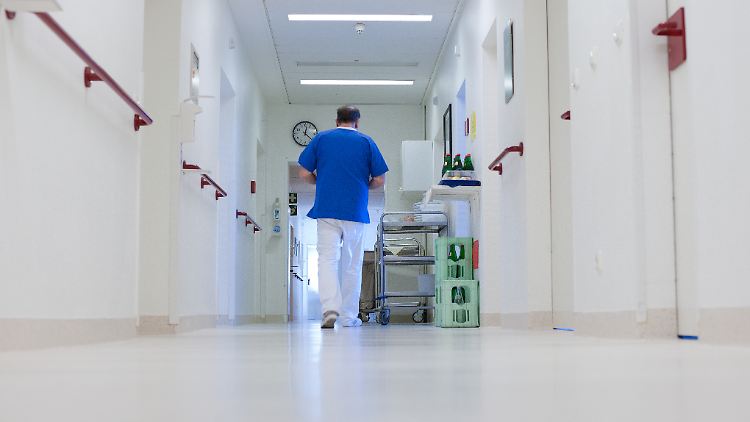 Die Bundesärztekammer erklärte, es sei mehr als befremdlich, pauschal die Schließung von 800 Krankenhäusern zu fordern. 