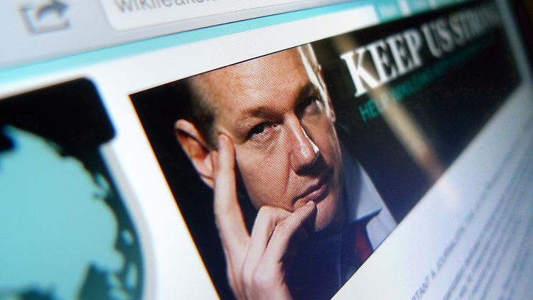 Tausende wollen Wikileaks im Kampf gegen seine Gegner unterstützen.