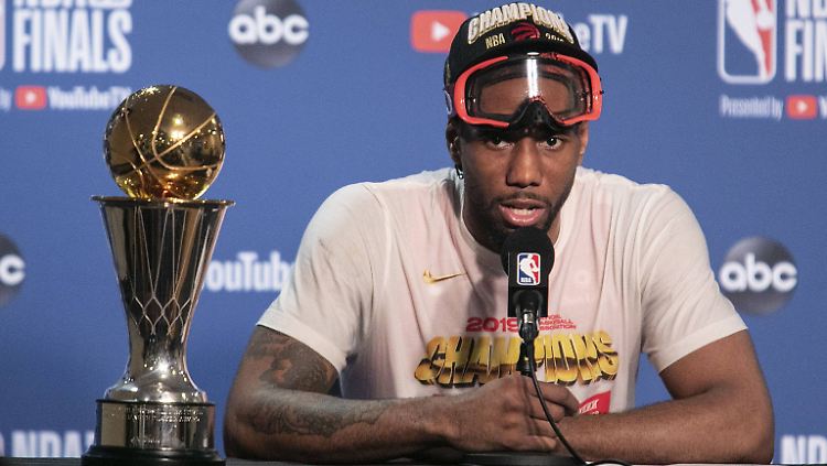 Im Juni führte Kawhi Leonard die Toronto Raptors zu ihrem ersten NBA-Titel, im Juli schloss er sich den Los Angeles Clippers an. Der 28-Jährige wurde wie schon 2014 zum zweiten Mal als bester Spieler der Finalserie ausgezeichnet.