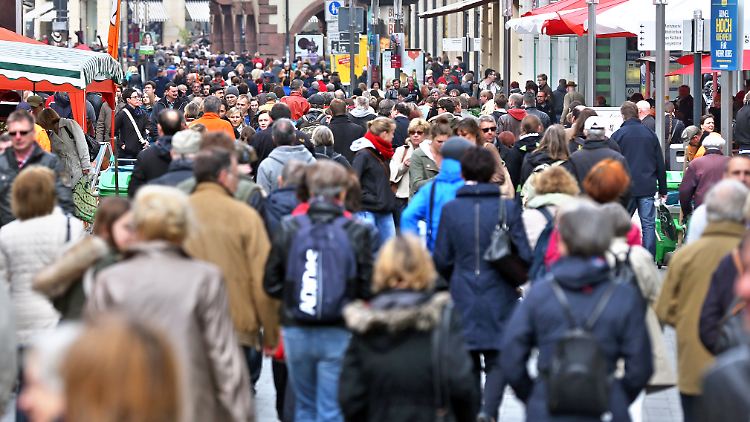 Die Zahl der Menschen, die erst ins Ausland gezogen sind, sich dann aber doch auf ihre deutsche Heimat besinnen, ist gestiegen. 