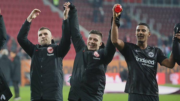 Sébastien Haller (rechts) wechselt zu West Ham United, Luka Jovic (Mitte) hat sich Real Madrid angeschlossen. Und auch für Ante Rebic haben schon zahlreiche Klubs bei Eintracht Frankfurt angefragt.