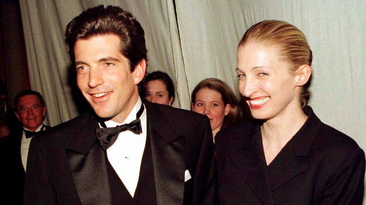 John F. Kennedy Jr. kam gemeinsam mit seiner Ehefrau Carolyn um.