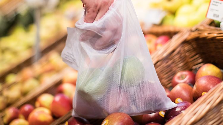 In Deutschland werden jährlich etwa drei Milliarden Tütchen verbraucht.
