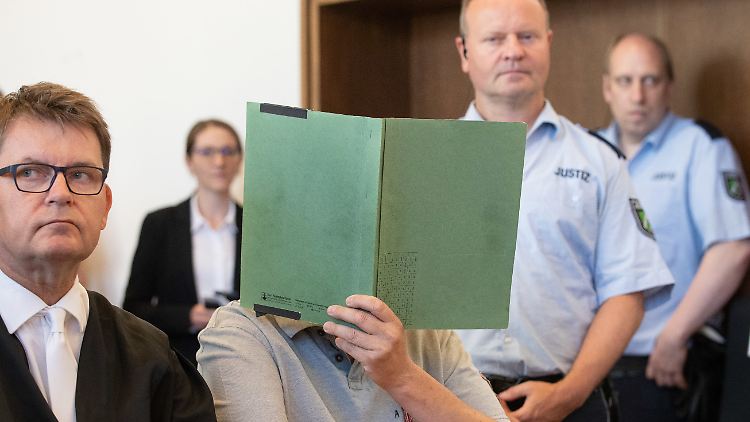 Der 49-Jährige aus Stade bekommt eine Bewährungsstrafe und muss eine Therapie machen.