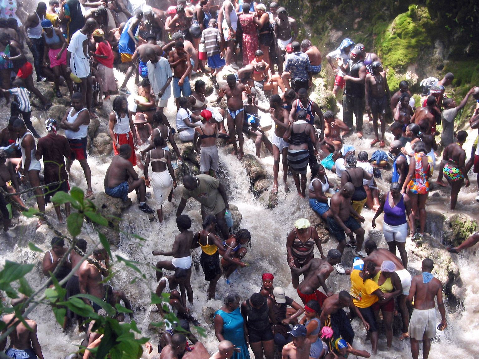 Jahr für Jahr vollzieht sich Mitte Juli in Haiti ein Ritual: Tausende Menschen ...
