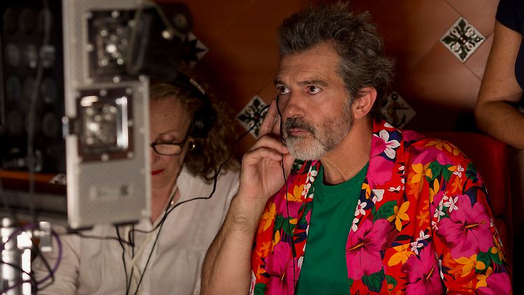 Antonio Banderas verkörpert in "Leid und Herrlichkeit" Salvador Mallo, ein Alter Ego seines langjährigen Freundes und Regisseurs Pedro Almodóvar.