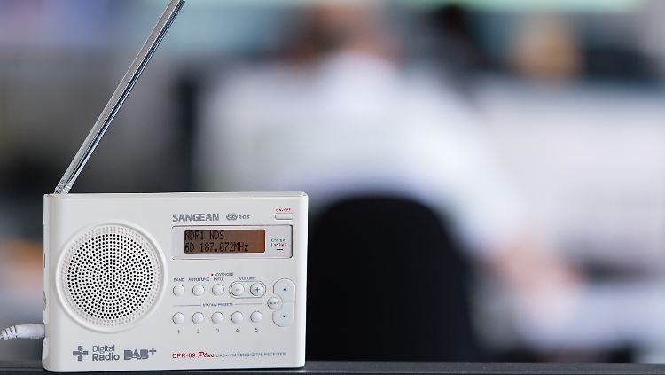 DAB+ist ein digitaler Übertragungsstandard für den terrestrischen Empfang von Digitalradio.