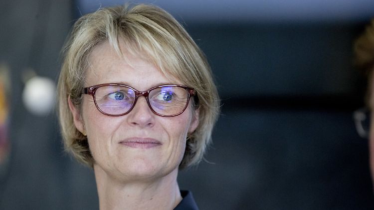 Die Forschungsfabrik Batteriezellenfertigung soll in Münster entstehen. Ging bei der Entscheidung alles mit rechten Dingen zu? Die Kritik an Forschungsministerin Anja Karliczek reißt jedenfalls nicht ab.