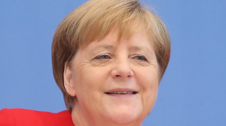 Kanzlerin Merkel bei der Bundespressekonferenz: Sie will bis 2021 weitermachen.