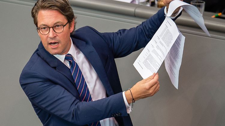 Bisher durften nur Abgeordnete die Verträge zur gescheiterten Pkw-Maut sehen. Doch nach heftiger Kritik setzt Scheuer nun auf Transparenz.