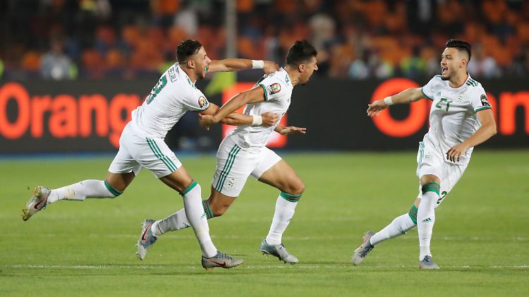 Baghdad Bounedjah "schoss" das Siegtor für Algerien.