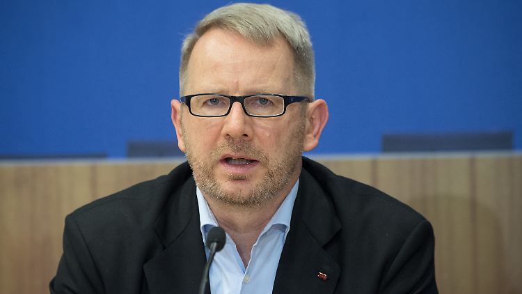 Besser für die Umwelt und besser fürs Regieren: SPD-Chefhaushälter Johannes Kahrs schlägt vor, die Regierung komplett nach Berlin zu verlegen.