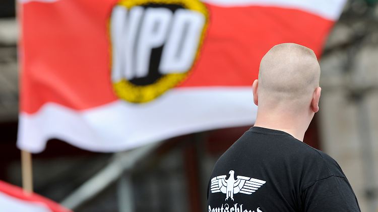 Die Antragsteller wollen dem Gericht 300 Belege für "fortdauernde verfassungsfeindliche Aktivitäten der NPD" vorlegen.