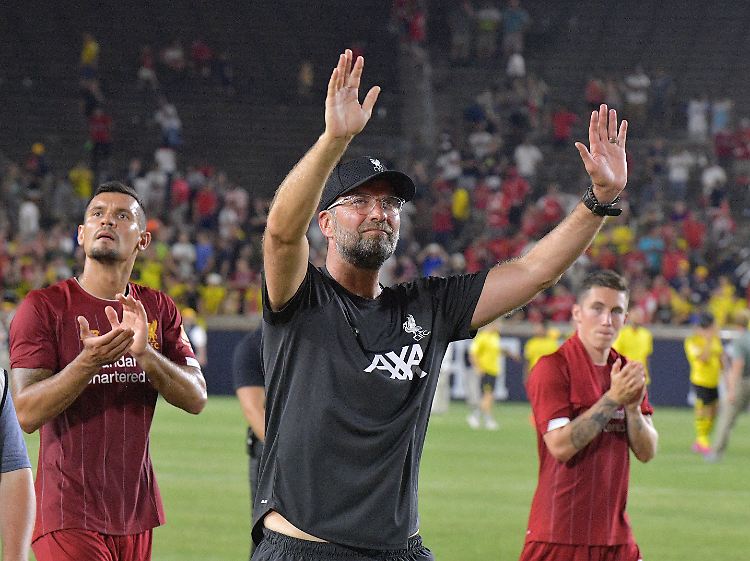 Jürgen Klopp ist gut gelaunt, obwohl die laufende Transferperiode quasi ohne den Champions-League-Sieger stattfindet.