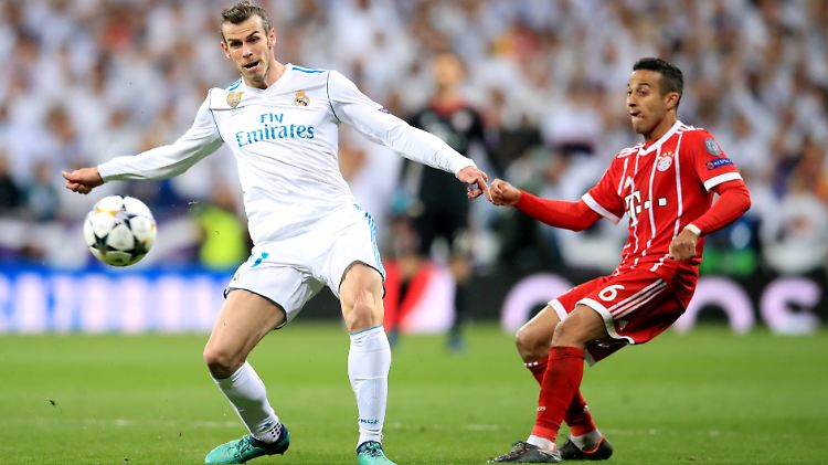 Thiago (r.) "denkt auf dem Platz wie ein Trainer", wird das aber nicht für Gareth Bale (l.) tun.