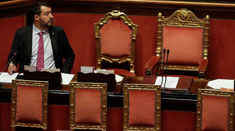 Geheimtreffen in Moskau oder nur Geschwätz? Salvinis Ausweichmanöver vor dem Senat in Rom stacheln die Nachfragen erst richtig an.