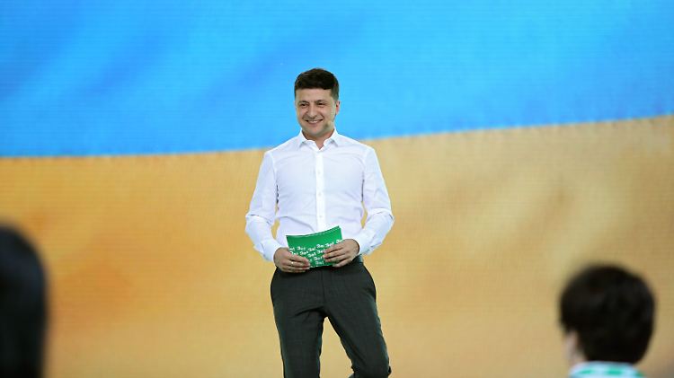 Von den 22 antretenden Parteien hat Selenskyjs neue Partei Sluha Narodu (Diener des Volkes) laut Umfragen die besten Chancen.