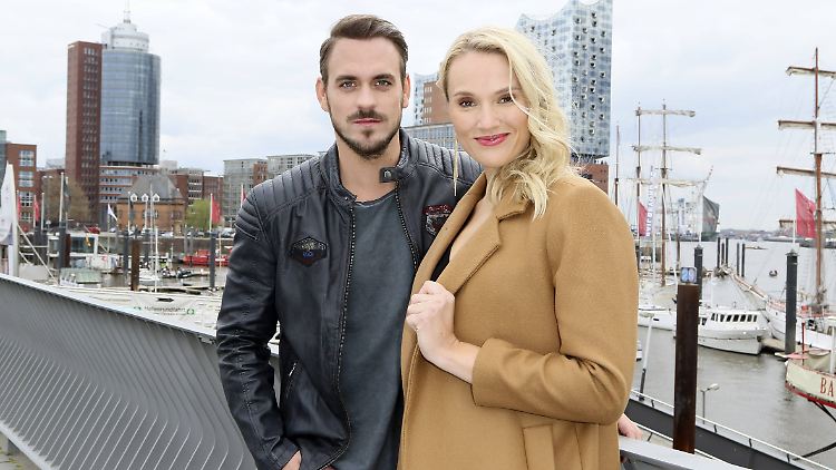 Bald glücklich zu dritt: Anna Hofbauer und Soap-Star Marc Barthel.