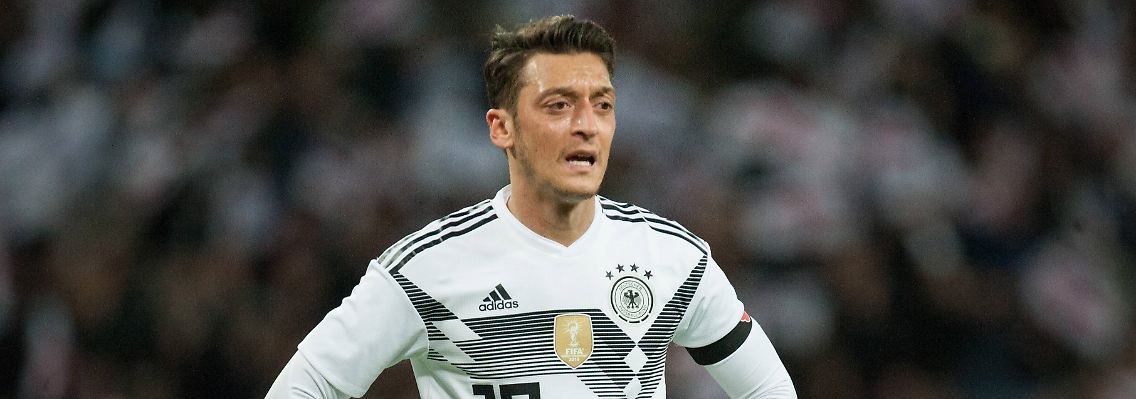 Einer der feinsten Fußballer, die je dieses Trikot getragen haben: Mesut Özil.