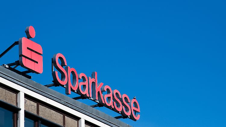 Bei Sparkassen und Volksbanken laufen noch Zehntausende hochverzinste Altverträge. 