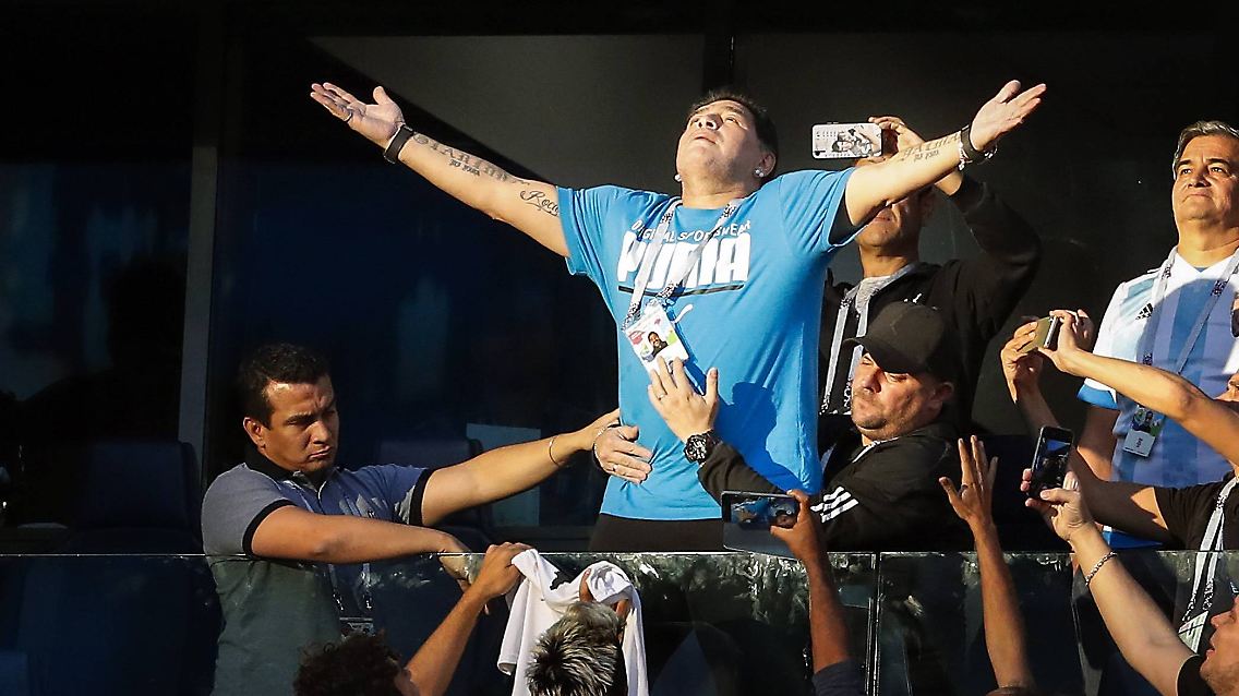 Diego Armando Maradona: Als Fußballer war er so gut wie vielleicht niemand davor oder danach. Seine Landsleute aus Argentinien und die Fans seines langjährigen Vereins, SSC Neapel, vergöttern ihn bis heute.