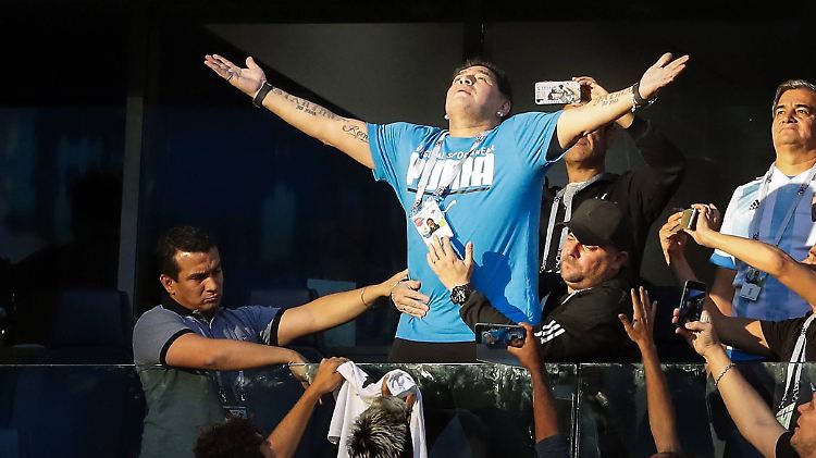 Diego Maradona fand auf dem Höhepunkt seiner Karriere keinen Halt mehr.