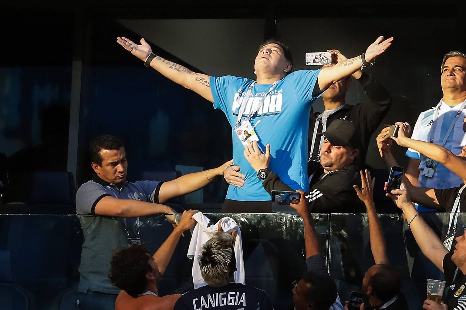 Diego Armando Maradona: Als Fußballer war er so gut wie vielleicht niemand davor oder danach. Seine Landsleute aus Argentinien und die Fans seines langjährigen Vereins, SSC Neapel, werden ihn wohl bis in alle Ewigkeit vergöttern.