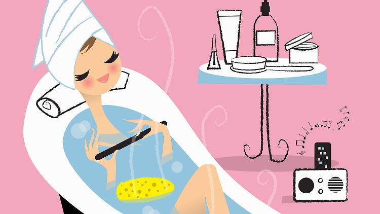 Steht die Badewanne mitten im Raum, braucht sie extra Wasserzu- und -abläufe im Boden.