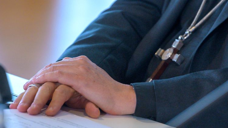 Bittet die Opfer um Vergebung: Rudolf Voderholzer, Bischof von Regensburg, auf der Pressekonferenz zur Gewalt bei den Regensburger Domspatzen.