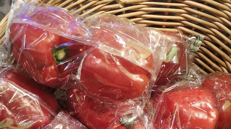 Zwar im Plastikschlauch, aber bio: Paprika bei Rewe.