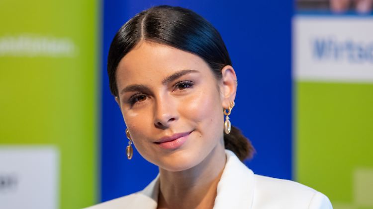 Lena Meyer-Landrut zitiert Instagram-Nacktschnecke Emily Ratajkowski.
