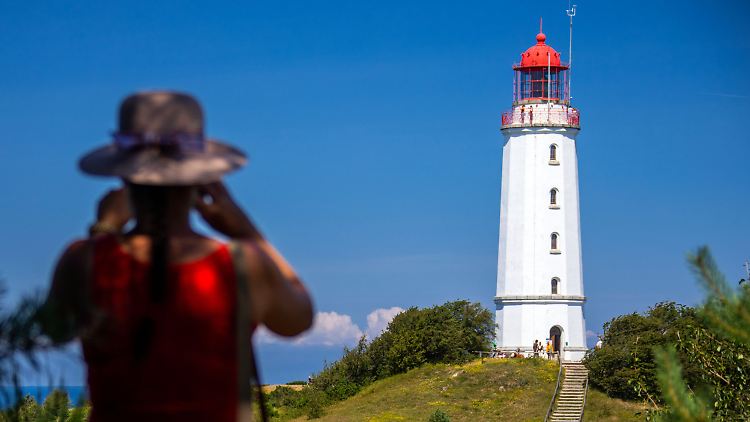 An den Küsten - wie hier auf Hiddensee - wird es in den kommenden Tagen angenehm sommerlich. Im Rest der Republik ist es einfach nur heiß.