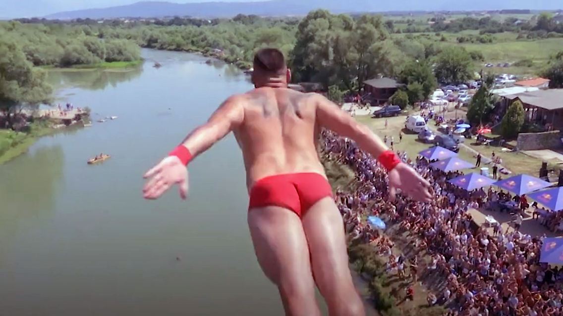 BrückenspringenKosovo.jpg