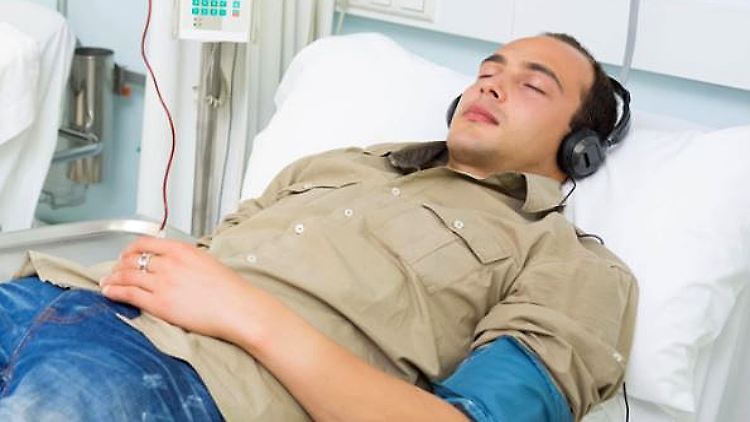 Musik kann Angst lindern, auch kurz vor einem operativen Eingriff. 