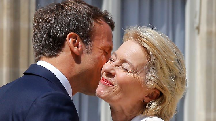 Bei den freundlichen Treffen von der Leyens mit Staatschefs wie Macron war noch keine Rede von Geld - das ändert Oettinger nun.