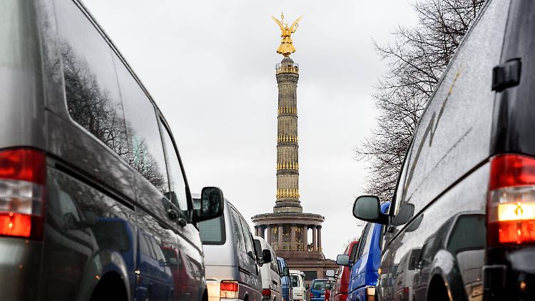 Dieselfahrverbote für acht Berliner Innenstadtstraßen sollen spätestens Anfang September in Kraft treten.