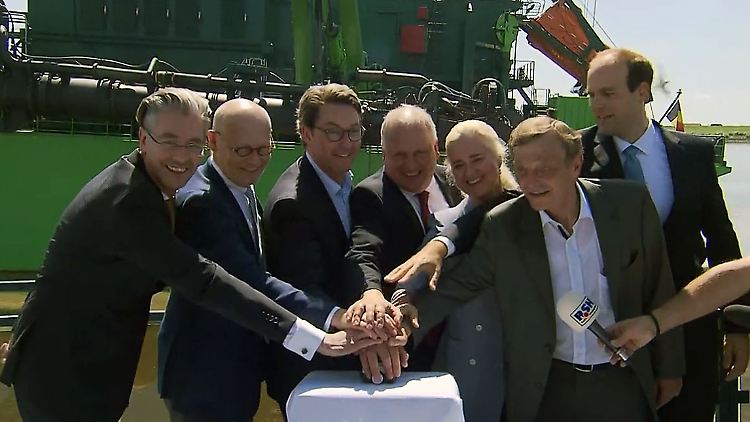 Scheuer Elbe Vertiefung.jpg