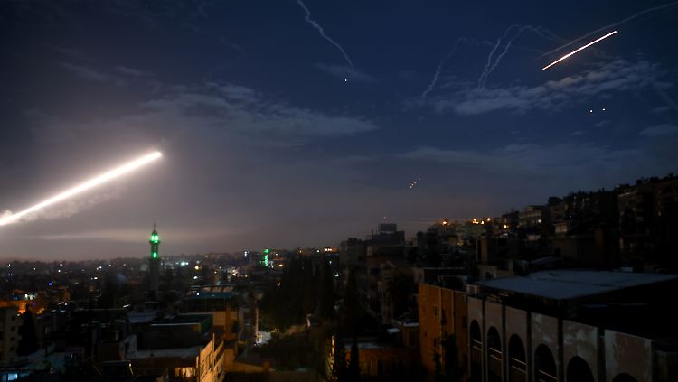 Seit Beginn des Bürgerkiregs in Syrien, hat die syrische Luftabwehr mehrere Raketengriffe aus Israel abwehren müssen.