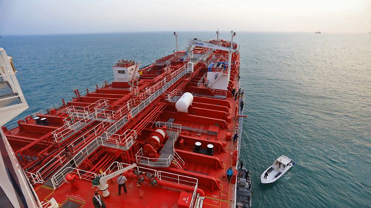 Der Plan: Seetransporte von russischem Rohöl sollen weltweit nur noch möglich sein, wenn das Öl unter einem bestimmten Preis gekauft wurde.