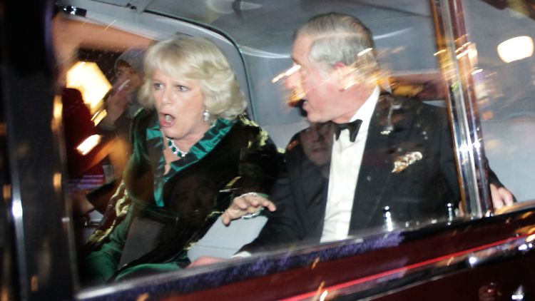 Attackiert: Prinz Charles und Camilla blieben aber unversehrt.