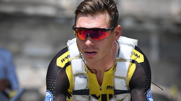 Tony Martin legt sich mit seinem Konkurrenten Luke Rowe an.