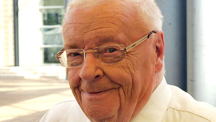 Manfred Uhlig (1927-2019)