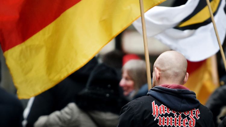 Mit der Anfertigung von Listen über politische Gegner wollen Rechtsextreme Angst schüren.