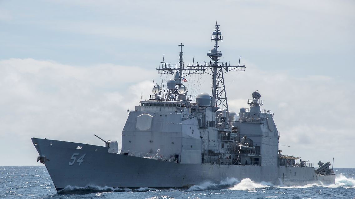 Der Lenkwaffenkreuzer "USS Antietam" fuhr durch die Straße von Taiwan.