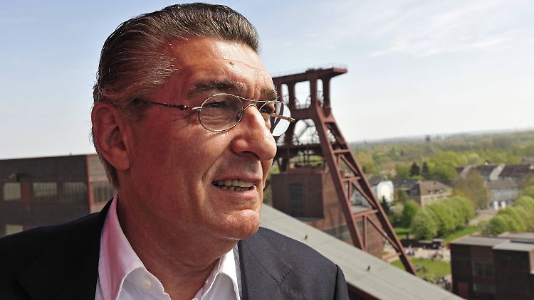 Rudi Assauer war im Februar 2019 im Alter von 74 Jahren an den Folgen seiner jahrelangen Alzheimer-Erkrankung gestorben.