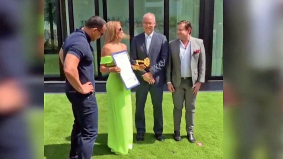 jlo feiertag.jpg