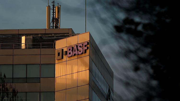 Die schwächere Entwicklung in der Autoindustrie sowie der Zollstreit zwischen den USA und China setzen BASF zu.